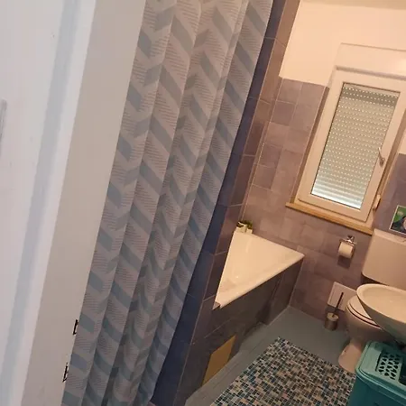 Apartman Ljube ノヴィ・ヴィノドロスキー